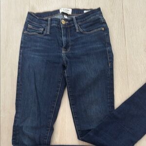Frame Denim Blue Skinny Jeans with Timeless Appeal